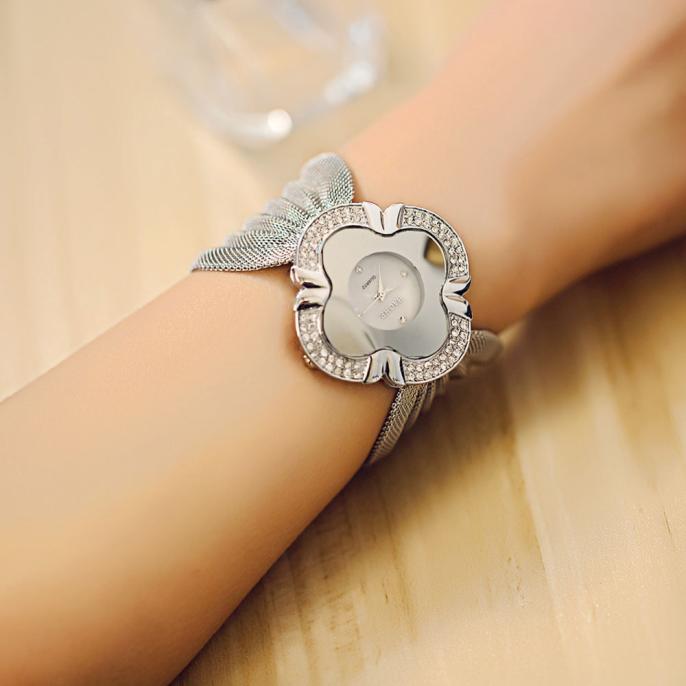 Diamond Bracelet Mirror Watch Women Diamond Bracelet Mirror Watch Feature: 100% brand new and high quality Movement: Quartz Materials: Alloy Case Size: 4.2cm/1.7" Case Thickness: 0.8cm/0.3" Band Width: 4.1cm/1.6" Band Length: 20.5cm/8.1"