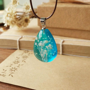 Dried Flowers Necklace Necklace, Women Enjoy a piece of the outdoors alive at your very neck. This flower in a necklace has been specially picked and dried before being pressed in clear blue glass pendant, reminiscing the outdoors out of doors without having to leave your home.