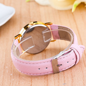 Butterfly Watch butterfly, Women This stylish wrist watch is perfect for your woman who loves a feminine touch of butterfly. Whisked away to a garden full of flowers, she can read time when the sun moves in the sky. When it rains, she will see a rainbow on her wrist. This butterfly loves flowers, plants, animals and everything in nature. She wants to protect nature and help it thrive.
